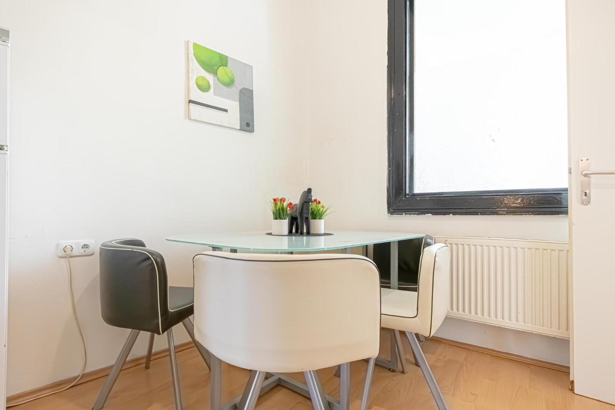 Sweet 3Br Shared Apt Near Wiener Stadthalle & Central Exterior photo